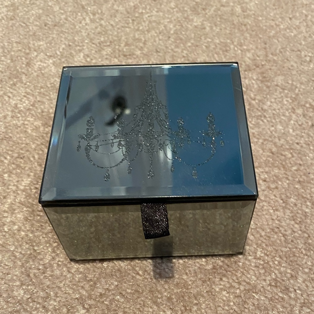 Jewelry Box - Picture 2 of 3